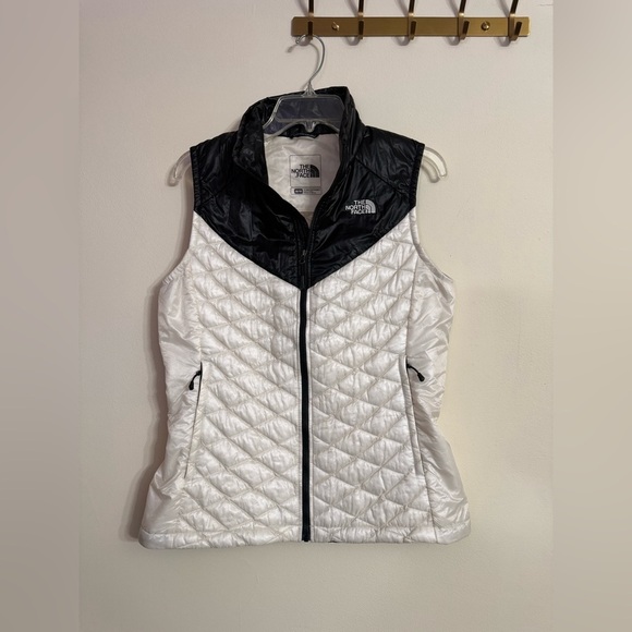 The North Face Jackets & Blazers - The North Face Black Pearl White Thermoball Womens Quilted Puffer Vest Medium M